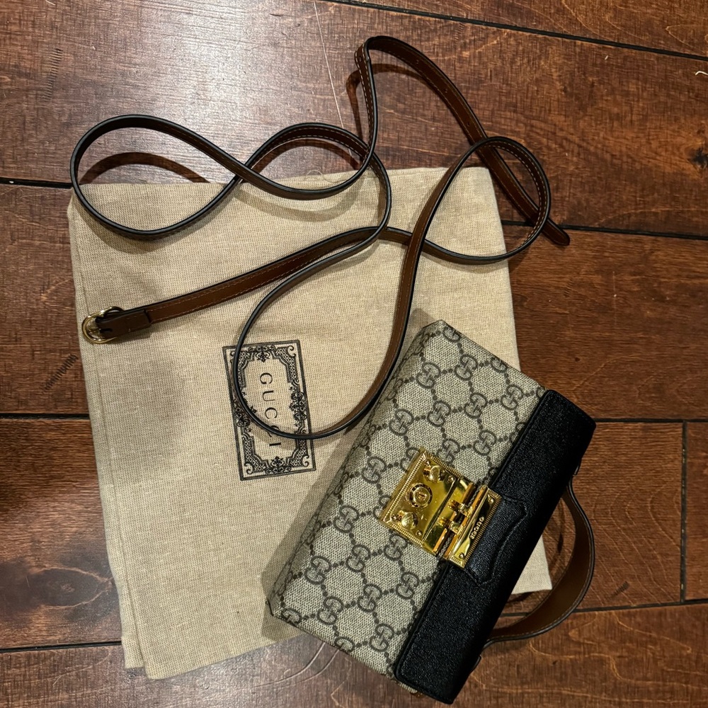 Don’t miss out on this beauty! Gucci Padlock Mini Bag in GREAT condition!!